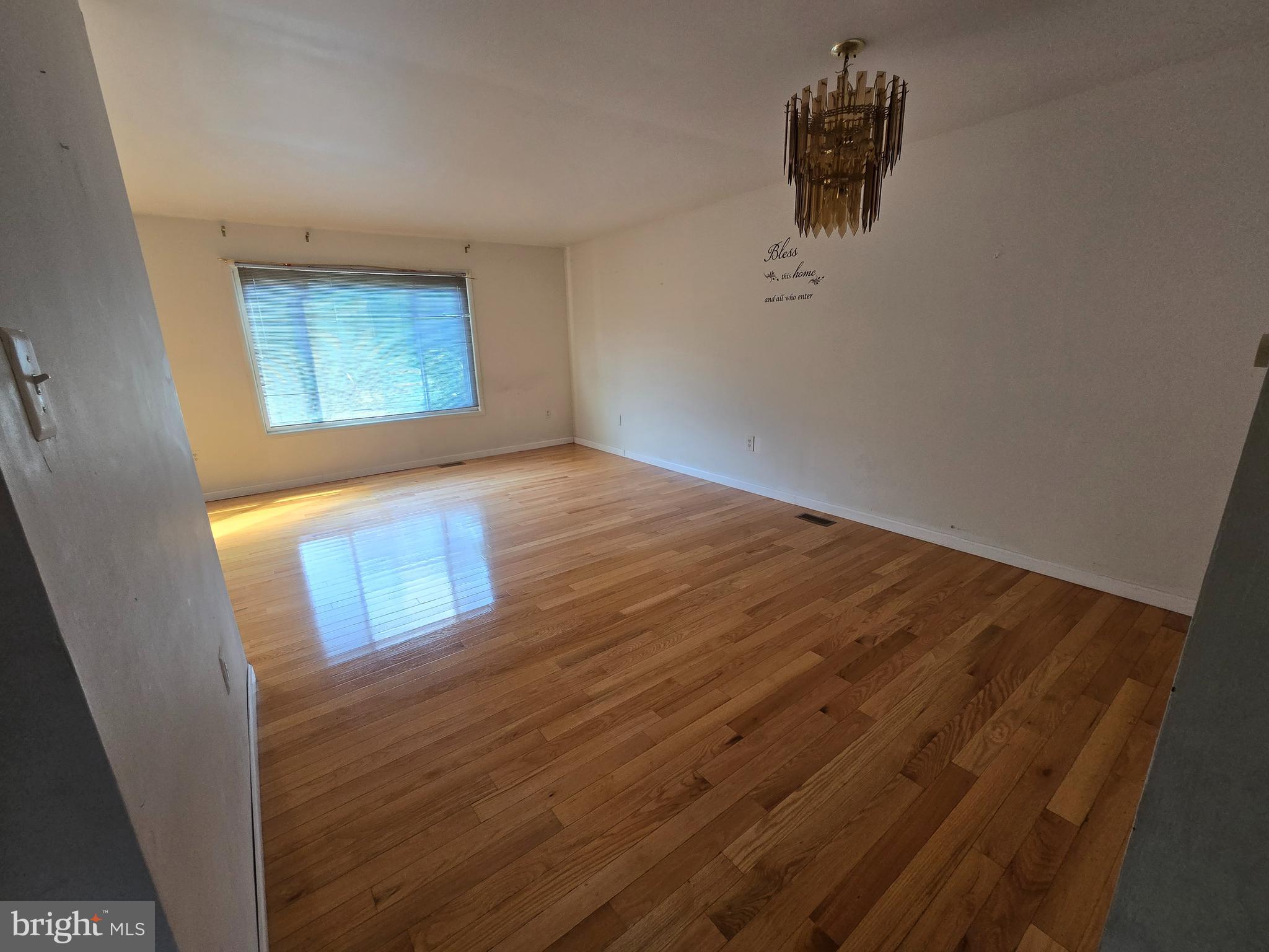 9156 Centerway Road Montgomery Village, MD 20879 - Photo 3 of 23 Living Room