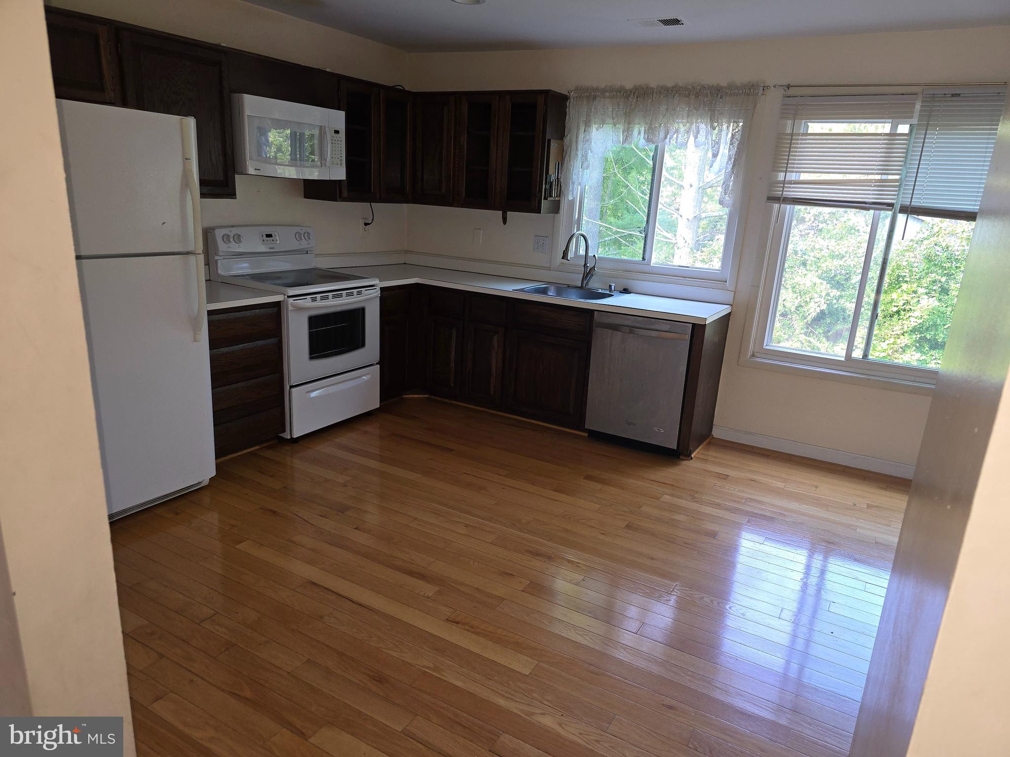 9156 Centerway Road Montgomery Village, MD 20879 - Photo 4 of 23 Kitchen