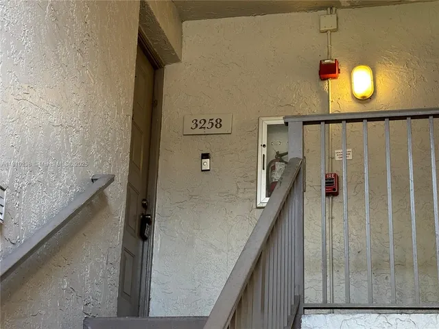 $1,950 | 3258 Coral Lake Lane, Unit 3258, Coral Springs, FL 33065