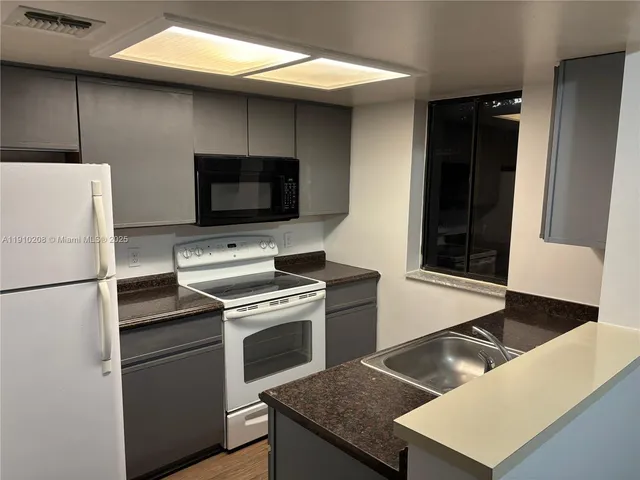 $1,950 | 3258 Coral Lake Lane, Unit 3258, Coral Springs, FL 33065