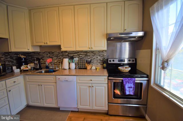 $265,000 | 1808 West Abingdon Drive, Unit 202, Alexandria, VA 22314