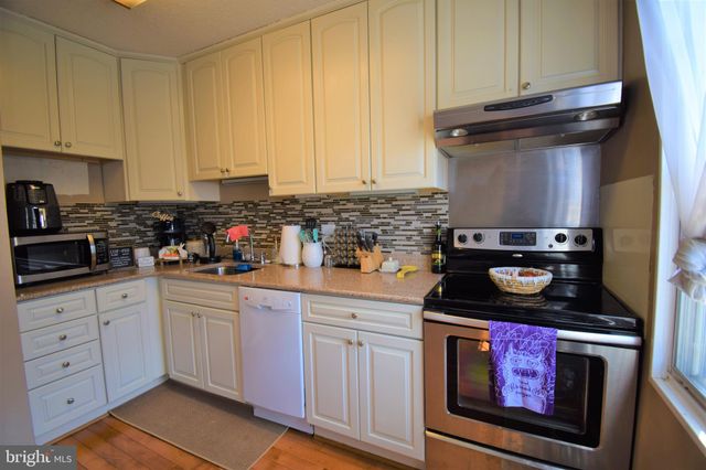 $265,000 | 1808 West Abingdon Drive, Unit 202, Alexandria, VA 22314