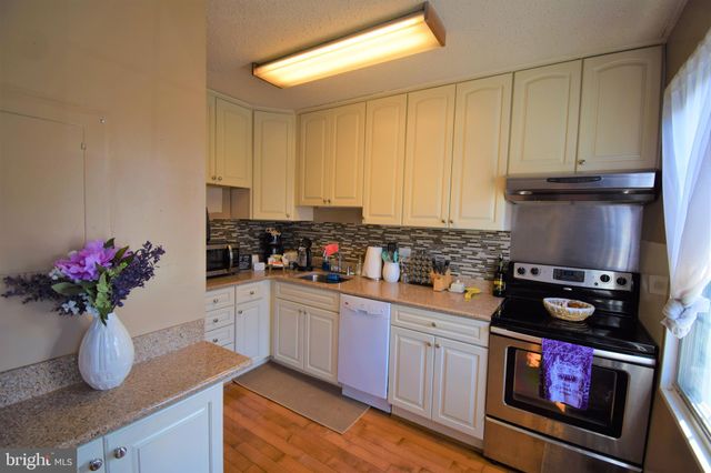 $265,000 | 1808 West Abingdon Drive, Unit 202, Alexandria, VA 22314