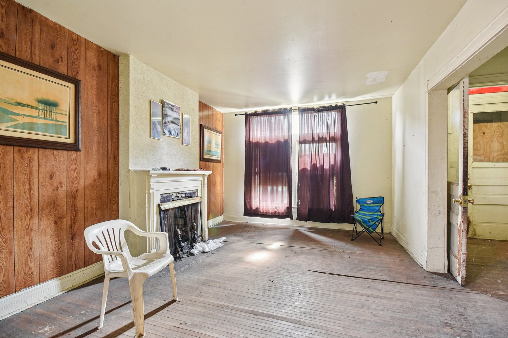 420 West 65th Place Chicago, IL 60621 - Photo 22 of 45 a view of a livingroom with furniture and a fireplace