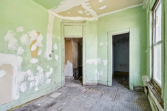 $199,999 | 420 West 65th Place, Chicago, IL 60621