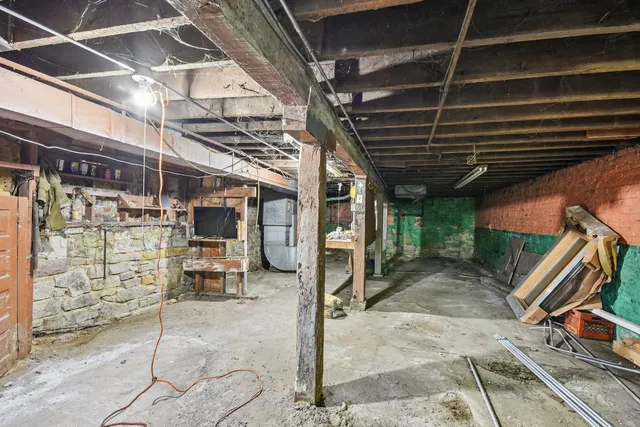 $199,999 | 420 West 65th Place, Chicago, IL 60621