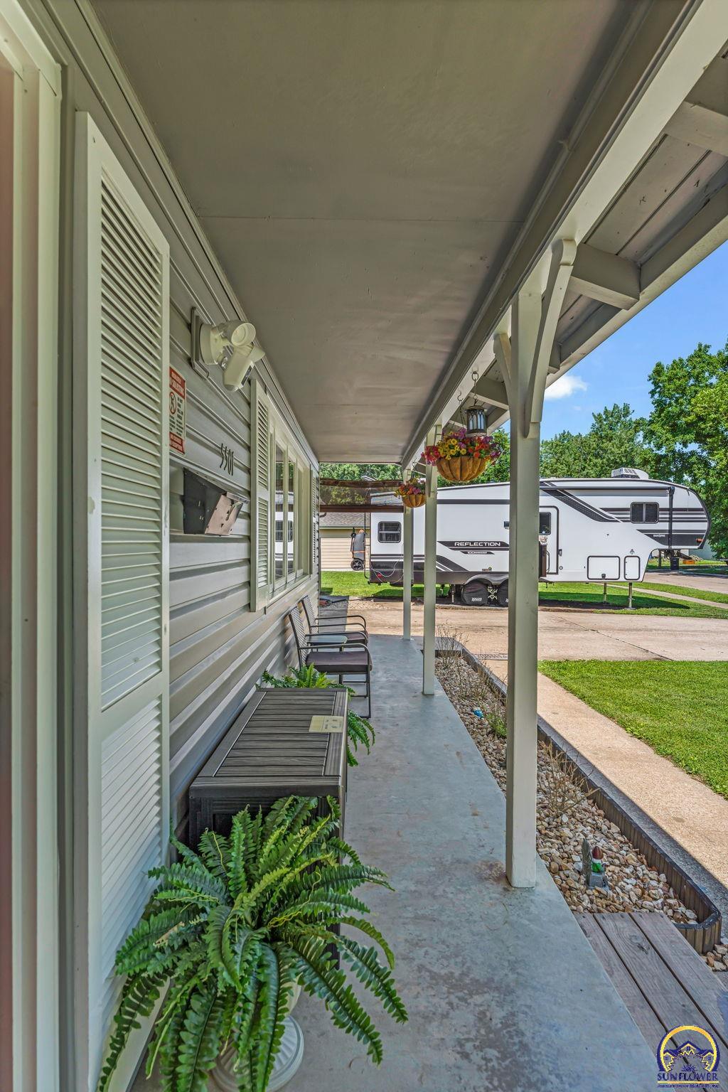 5501 Southwest 19th Street Topeka, KS 66604 - Photo 5 of 39