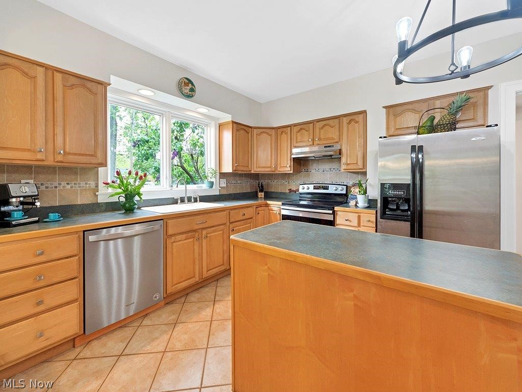 3160 Chadbourne Road Cleveland, OH 44120 - Photo 12 of 34