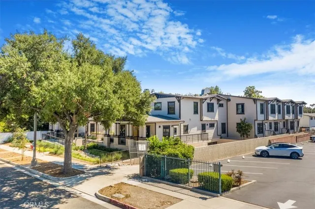 $1,188,888 | 569 Lincoln Avenue, Unit 9, Pasadena, CA 91103