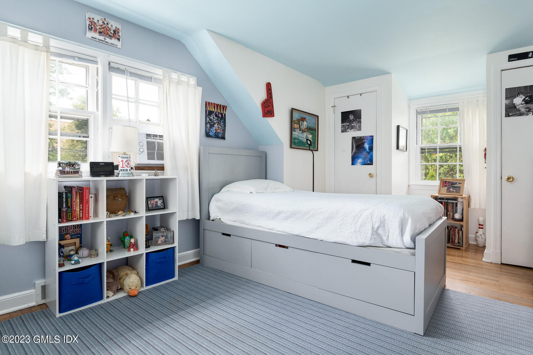 7 Wilmot Lane Riverside, CT 06878 - Photo 11 of 22 a bed room with a bed and a book shelf