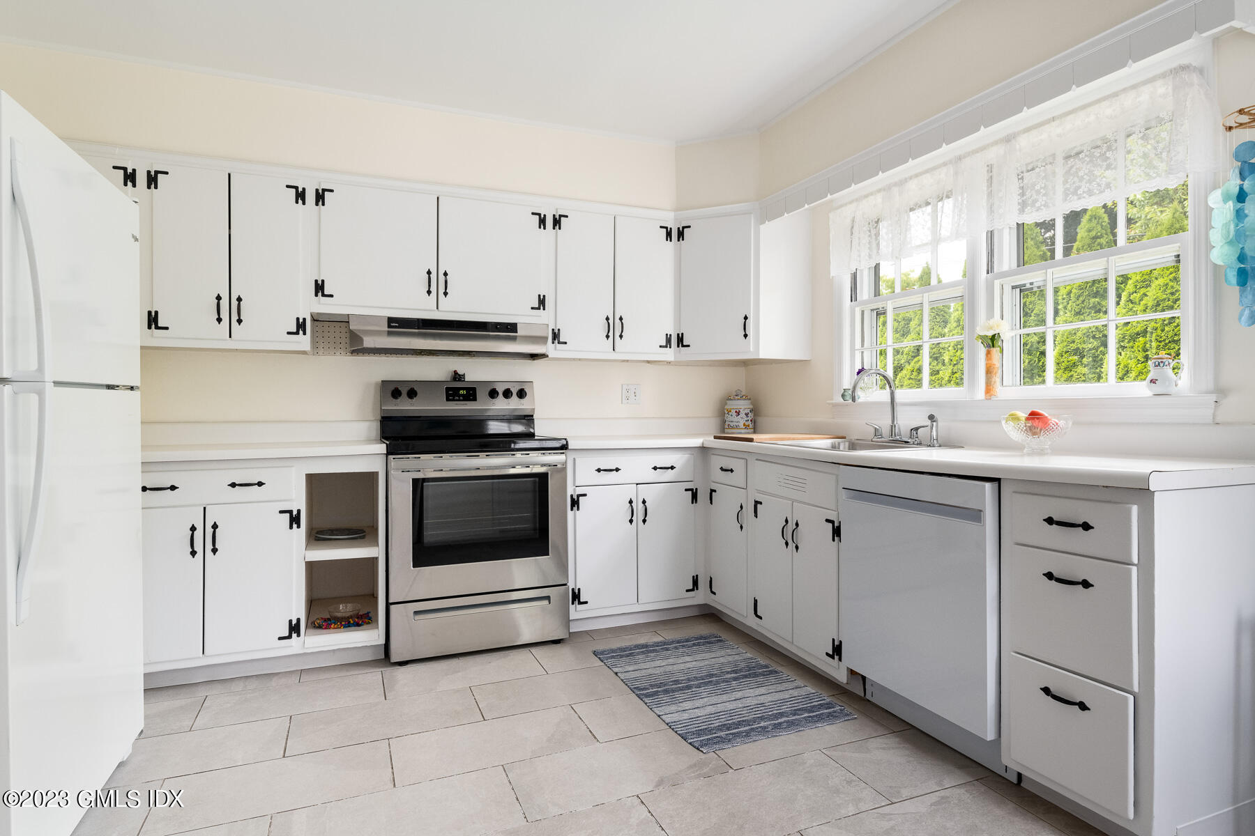 7 Wilmot Lane Riverside, CT 06878 - Photo 9 of 22 a kitchen with cabinets appliances and a window