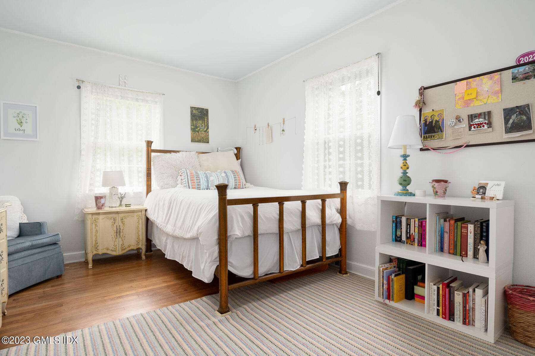 7 Wilmot Lane Riverside, CT 06878 - Photo 10 of 22 a bed room with furniture and book shelf