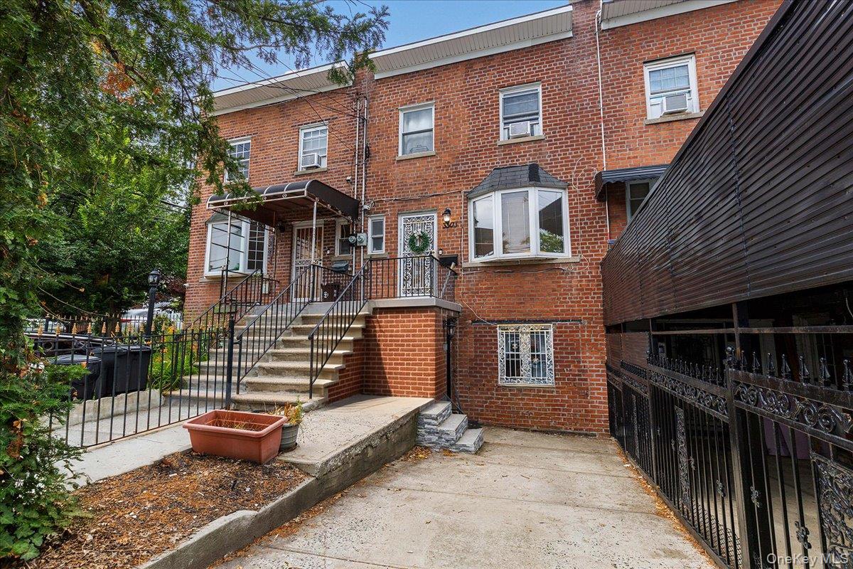3303 Eastchester Road Bronx, NY 10469 - Photo 1 of 19