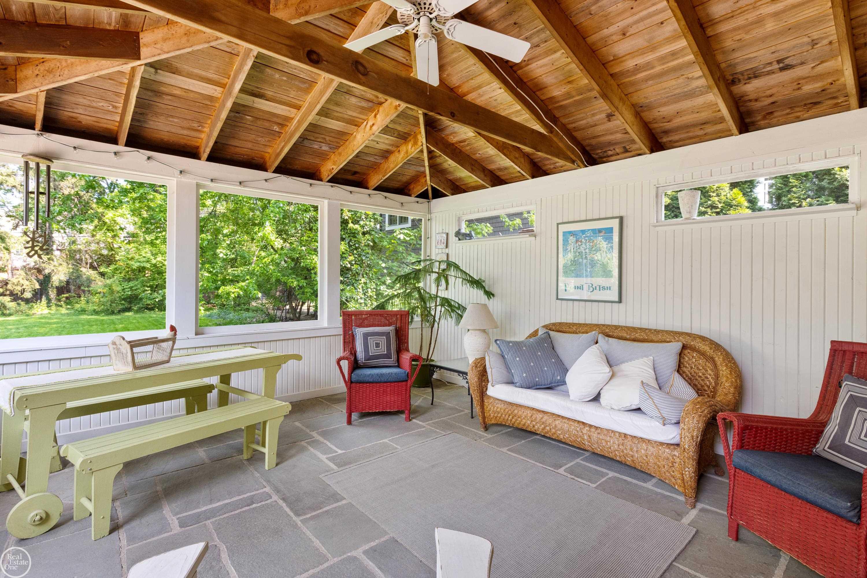 492 Rivard Boulevard Grosse Pointe, MI 48230 - Photo 15 of 81 50110851-14.JPG