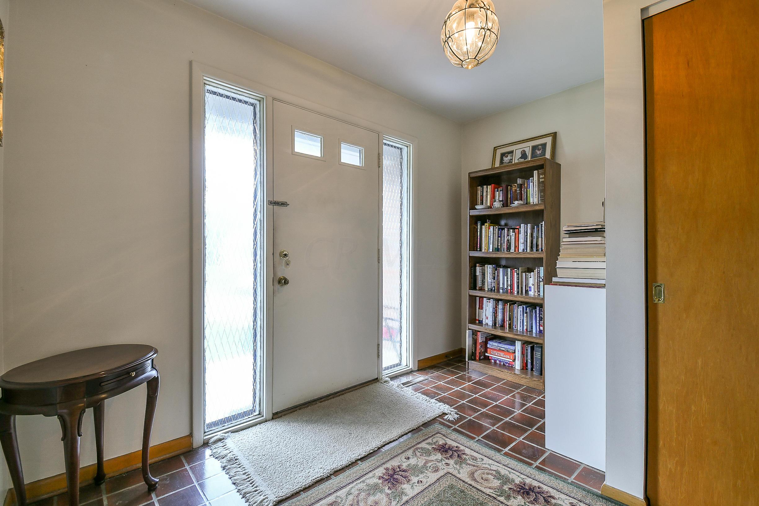 1434 Yorktown Road Columbus, OH 43232 - Photo 3 of 28 Gallery Image 3