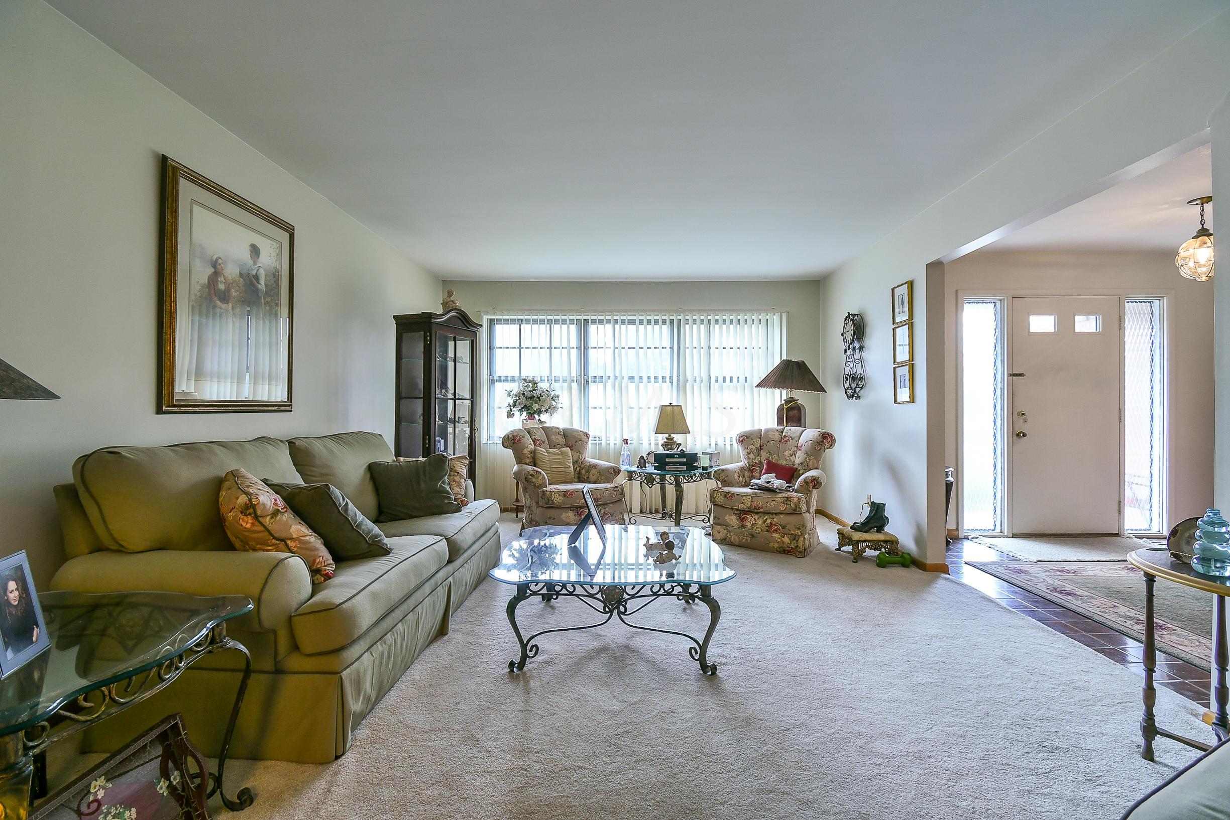 1434 Yorktown Road Columbus, OH 43232 - Photo 4 of 28 Gallery Image 4