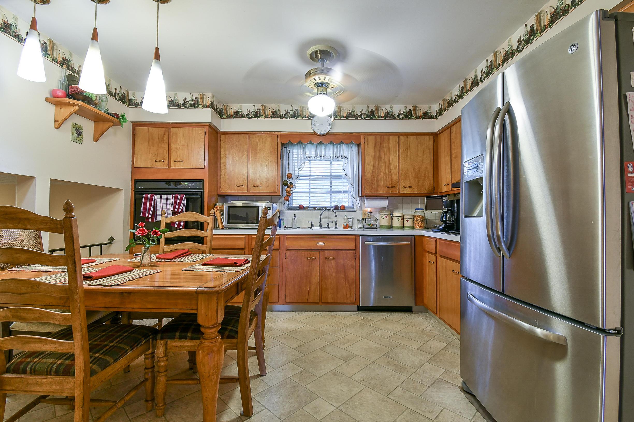 1434 Yorktown Road Columbus, OH 43232 - Photo 8 of 28 Gallery Image 8