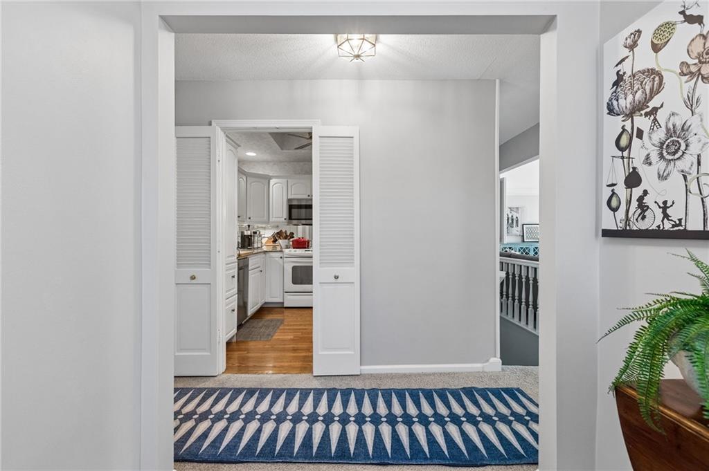 8741 Riggs Circle Overland Park, KS 66212 - Photo 4 of 39