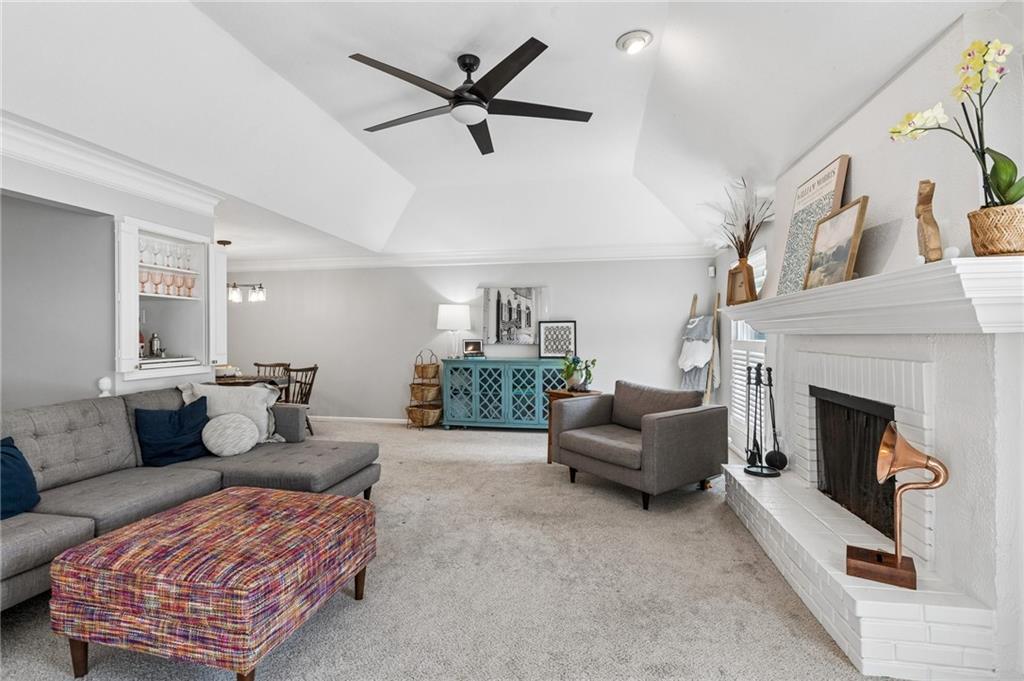 8741 Riggs Circle Overland Park, KS 66212 - Photo 6 of 39