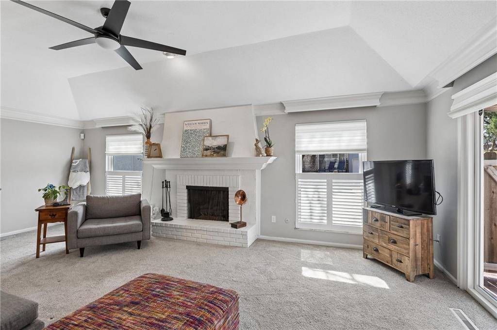 8741 Riggs Circle Overland Park, KS 66212 - Photo 7 of 39