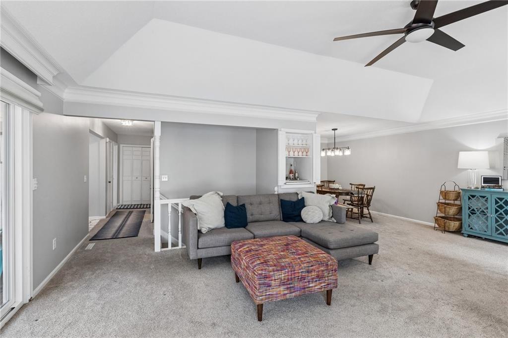 8741 Riggs Circle Overland Park, KS 66212 - Photo 8 of 39