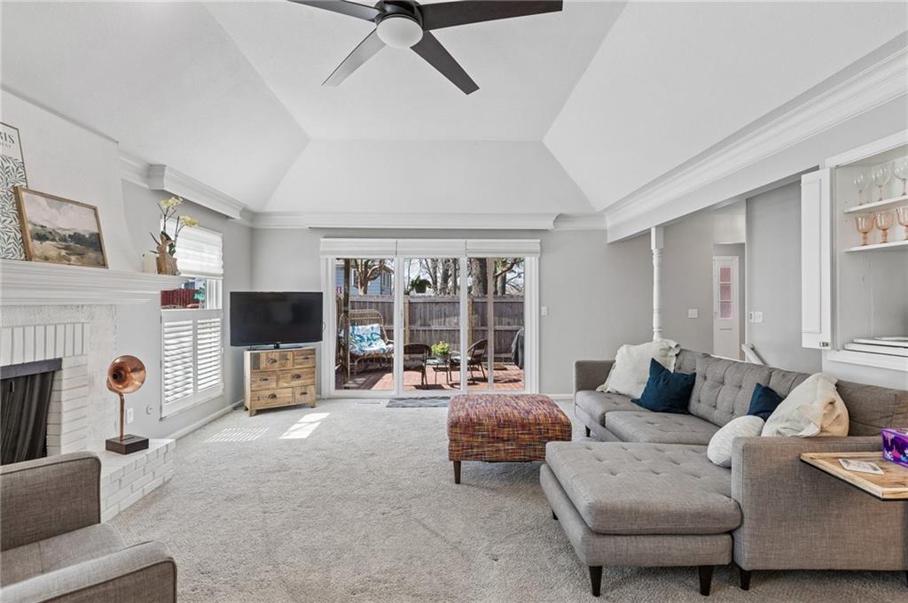 8741 Riggs Circle Overland Park, KS 66212 - Photo 9 of 39