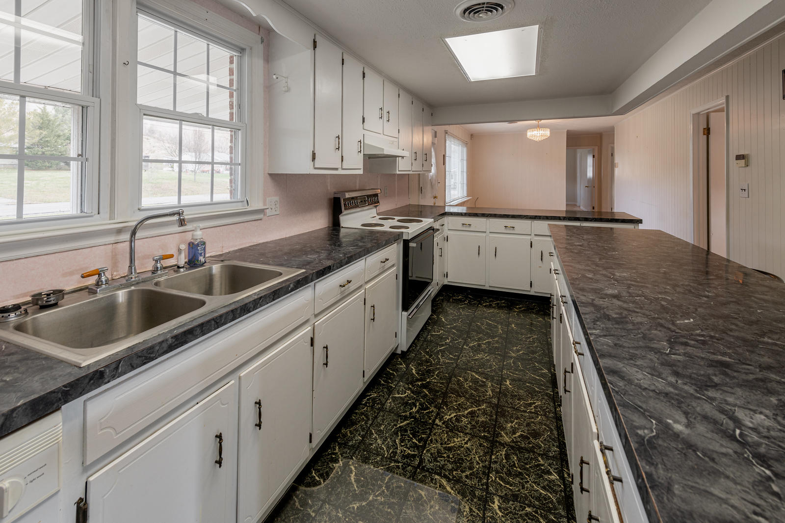 12310 Reedy Creek Road Bristol, VA 24202 - Photo 15 of 35 red 16
