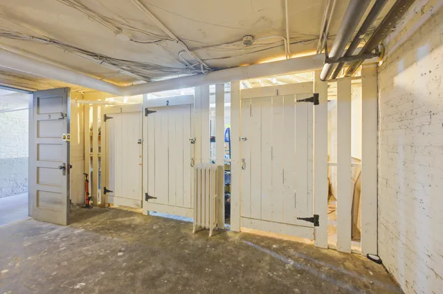 $230,000 | 1014 West Barry Avenue, Unit 1, Chicago, IL 60657