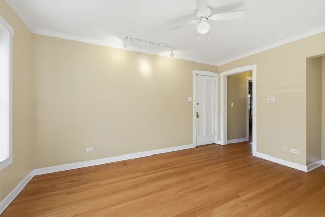 $230,000 | 1014 West Barry Avenue, Unit 1, Chicago, IL 60657