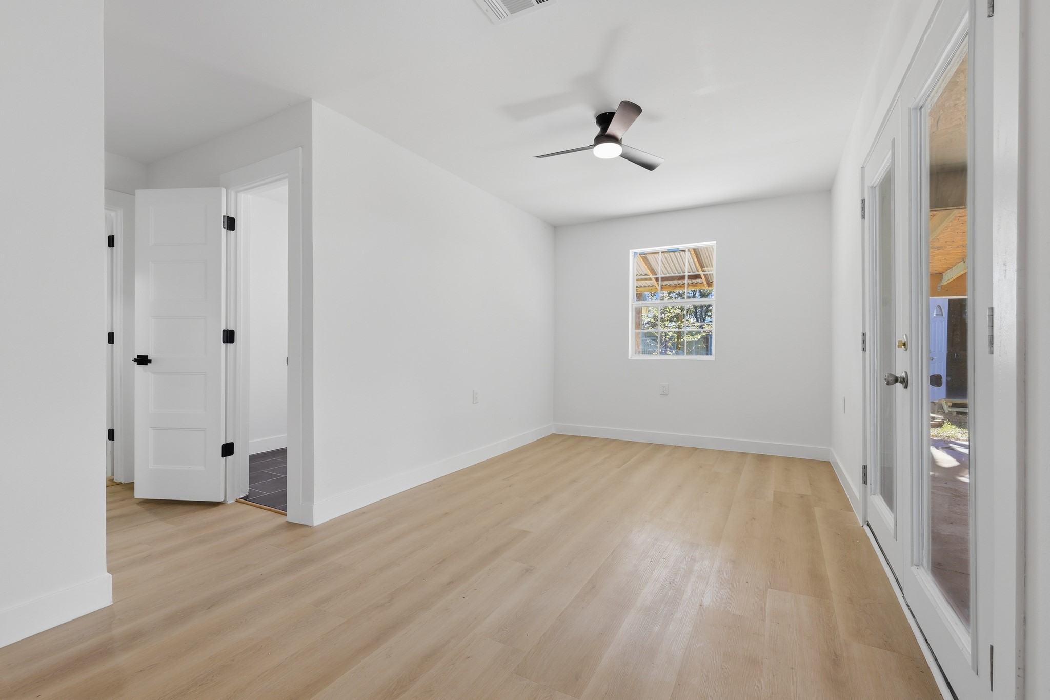 2716 Windsor Lane Pasadena, TX 77506 - Photo 15 of 22 an empty room with fan and windows