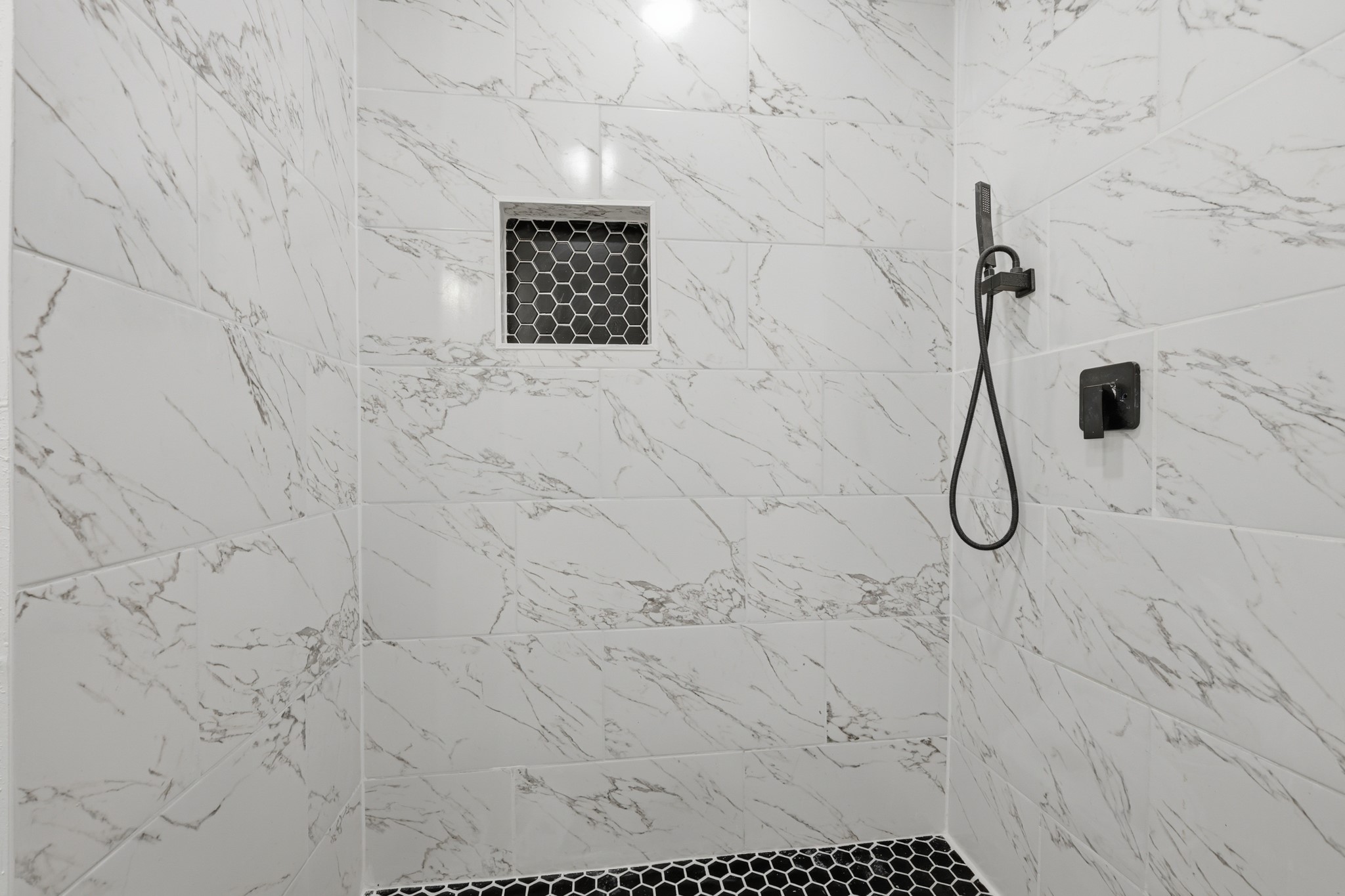 2716 Windsor Lane Pasadena, TX 77506 - Photo 17 of 22 a bathroom shower