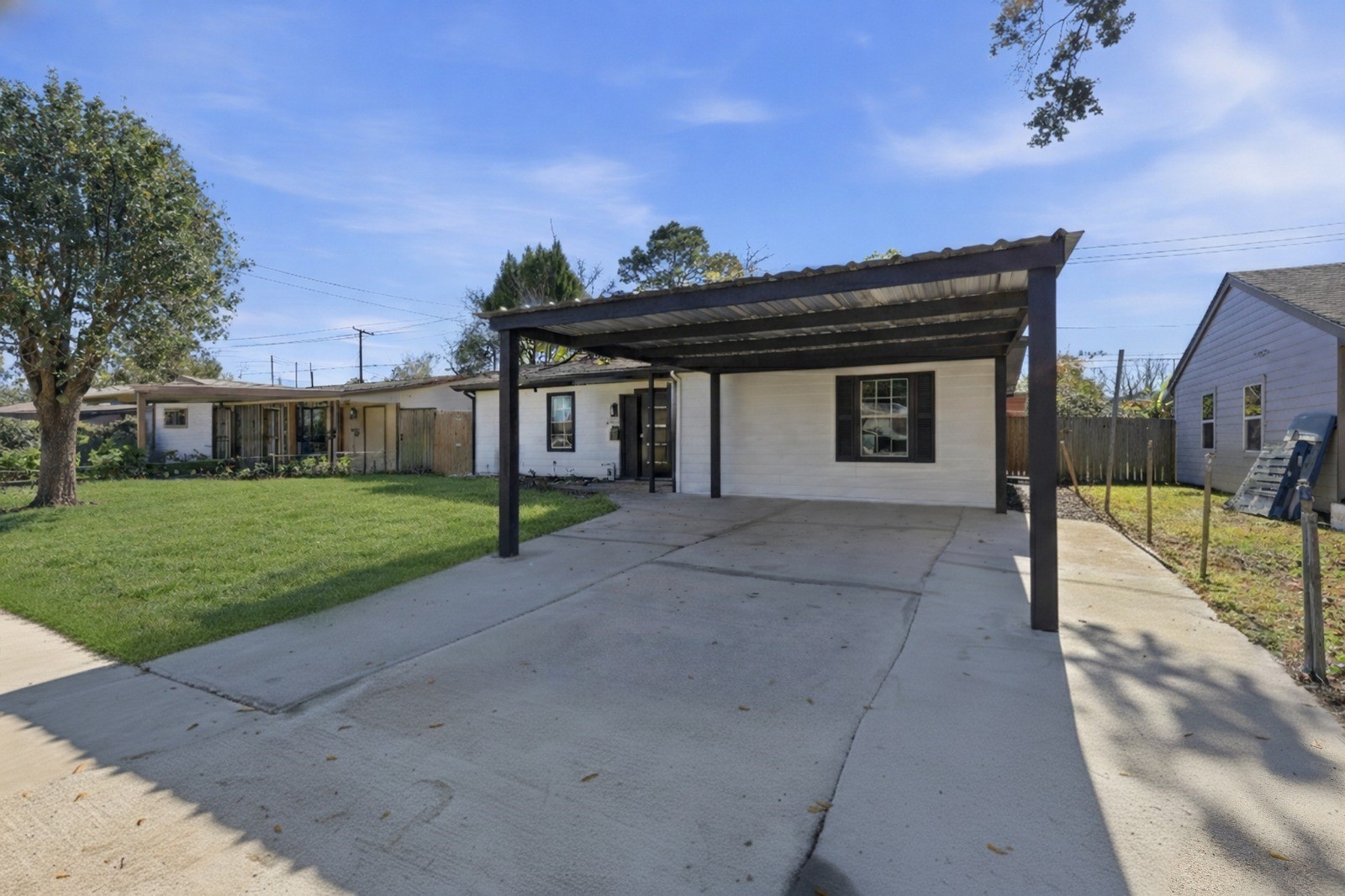 2716 Windsor Lane Pasadena, TX 77506 - Photo 2 of 22 a front view of a house with a yard