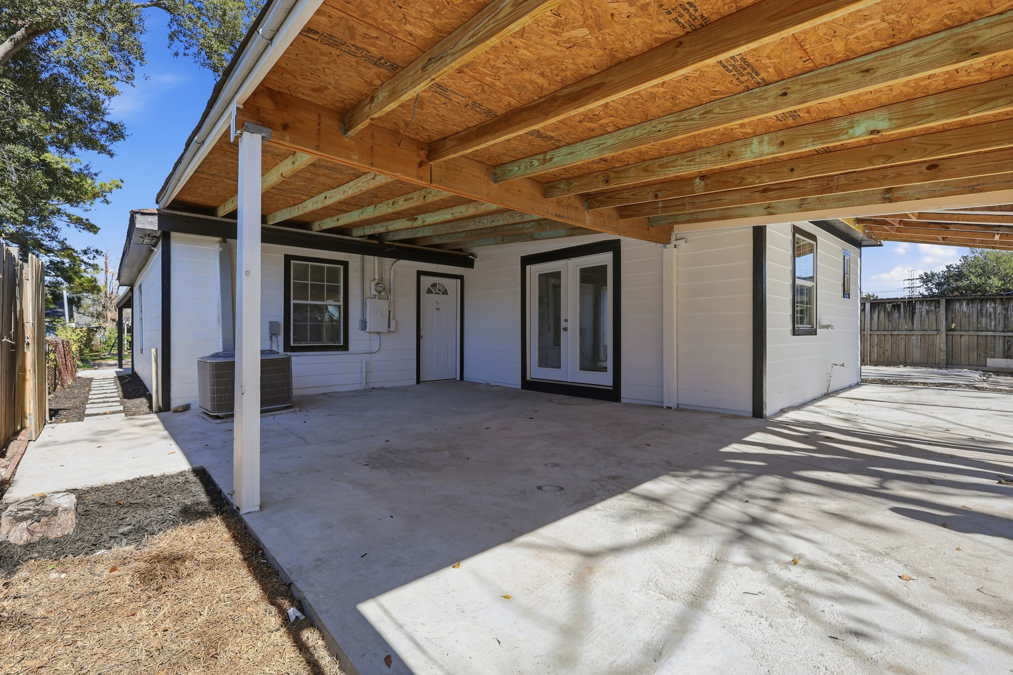 2716 Windsor Lane Pasadena, TX 77506 - Photo 21 of 22 a view of a backyard