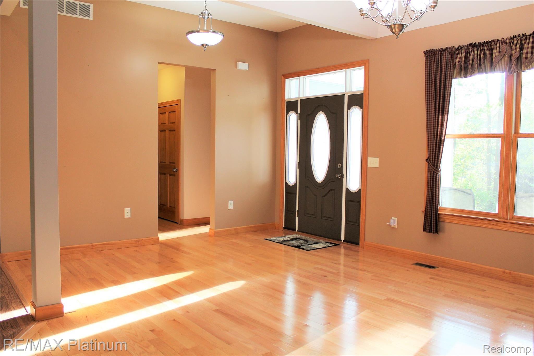 5834 Mack Road Howell, MI 48855 - Photo 17 of 53 Inviting foyer