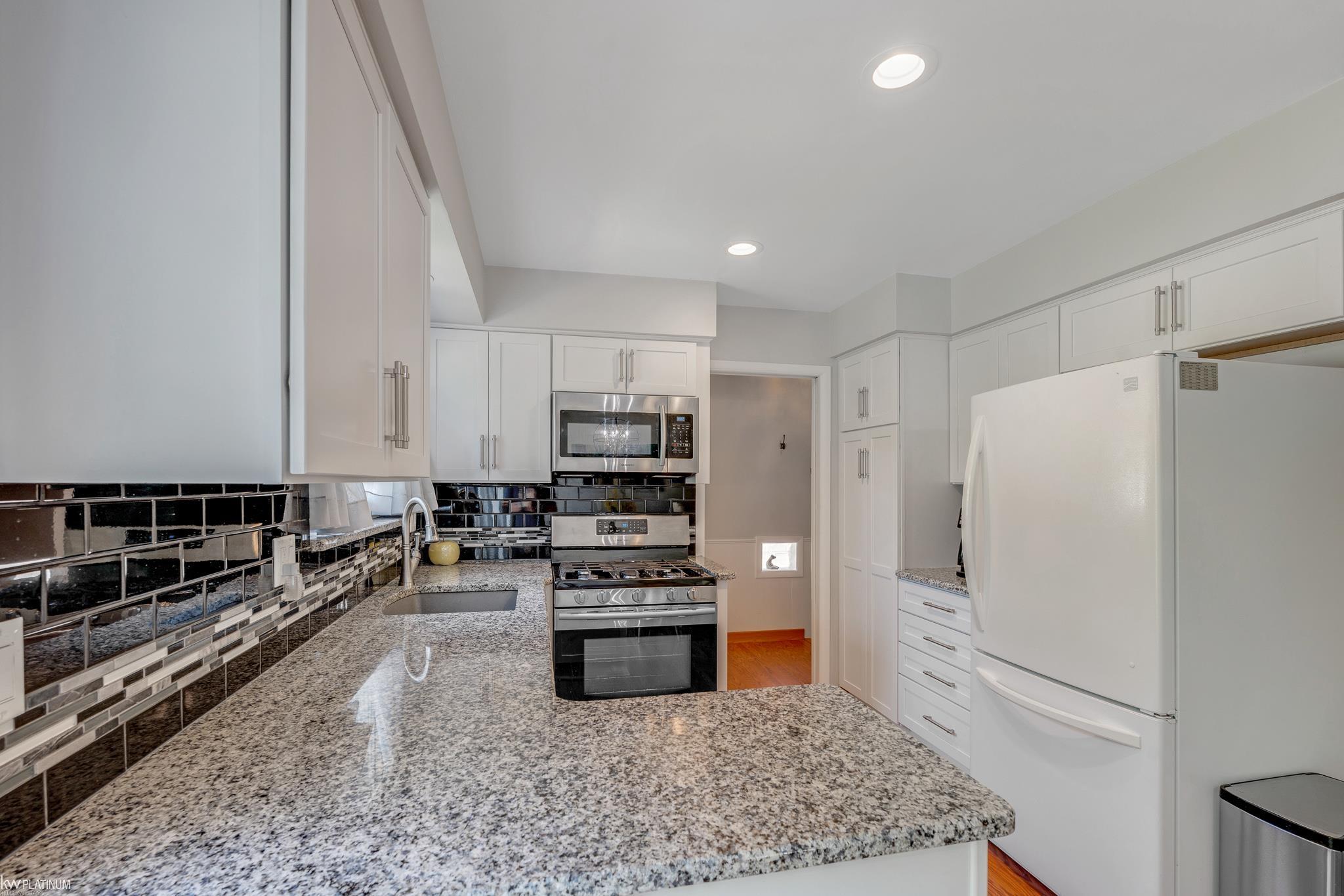 29345 Ridgefield Avenue Warren, MI 48088 - Photo 10 of 31