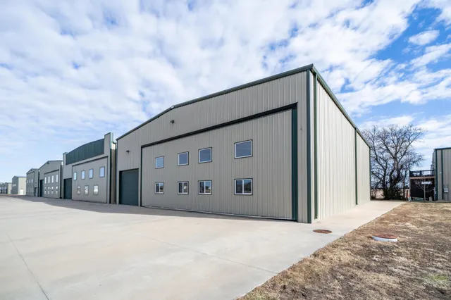 $895,000 | 1550 Aviator Lane, Benton, KS 67017