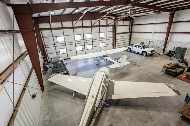 $895,000 | 1550 Aviator Lane, Benton, KS 67017