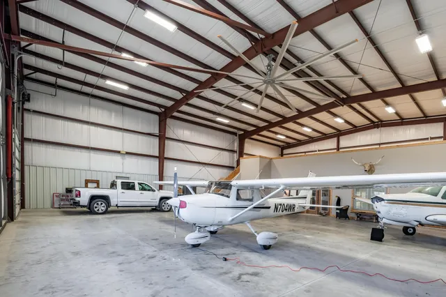 $895,000 | 1550 Aviator Lane, Benton, KS 67017