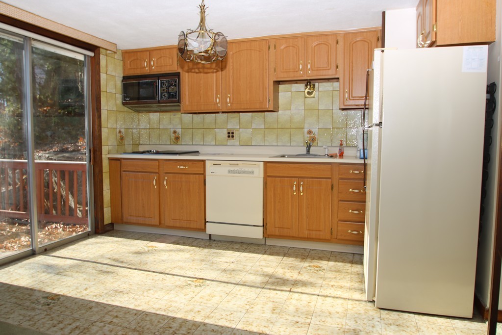 21 Staaf Road Saugus, MA 01906 - Photo 3 of 15 Gallery Image 3