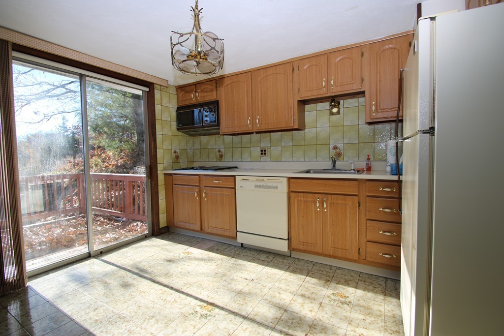 21 Staaf Road Saugus, MA 01906 - Photo 4 of 15 Gallery Image 4