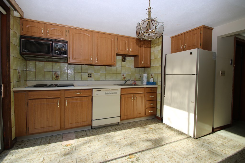21 Staaf Road Saugus, MA 01906 - Photo 5 of 15 Gallery Image 5