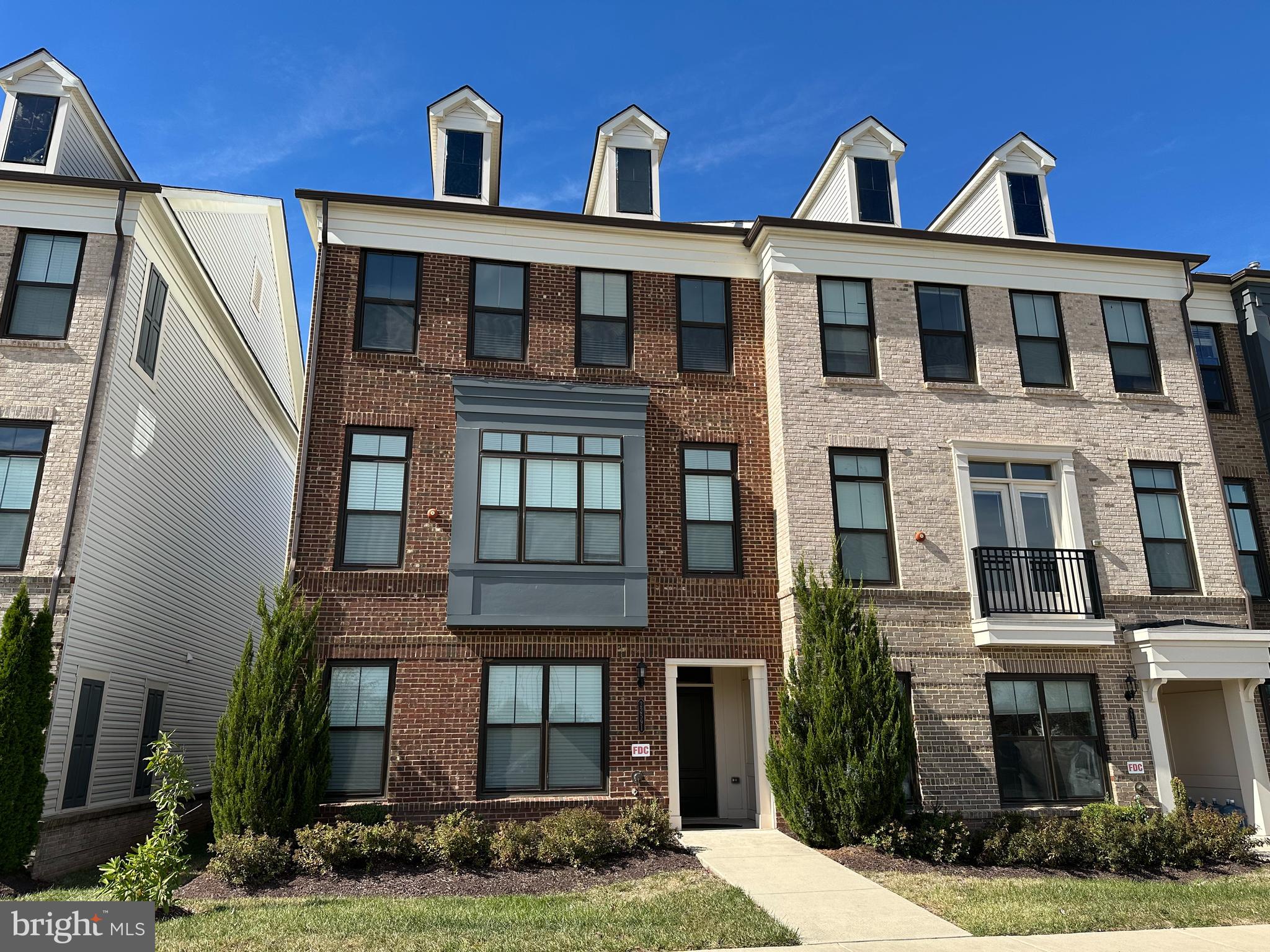 22591 Amendola Terrace Ashburn, VA 20148 - Photo 2 of 39
