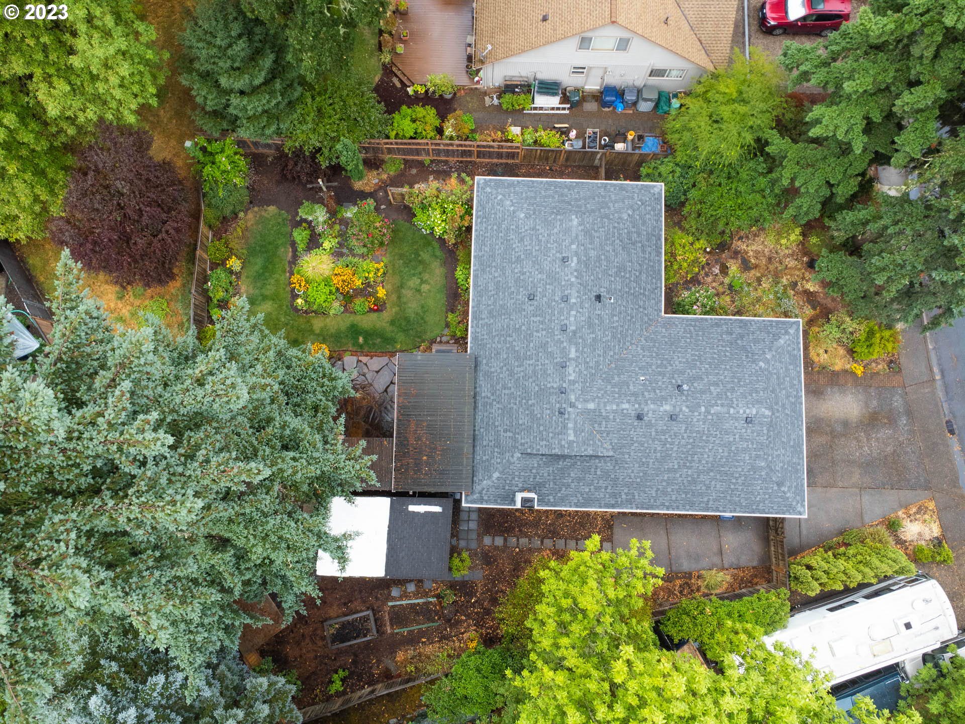 2565 Windsor Circle East Eugene, OR 97405 - Photo 37 of 38 an aerial view of a house with a garden