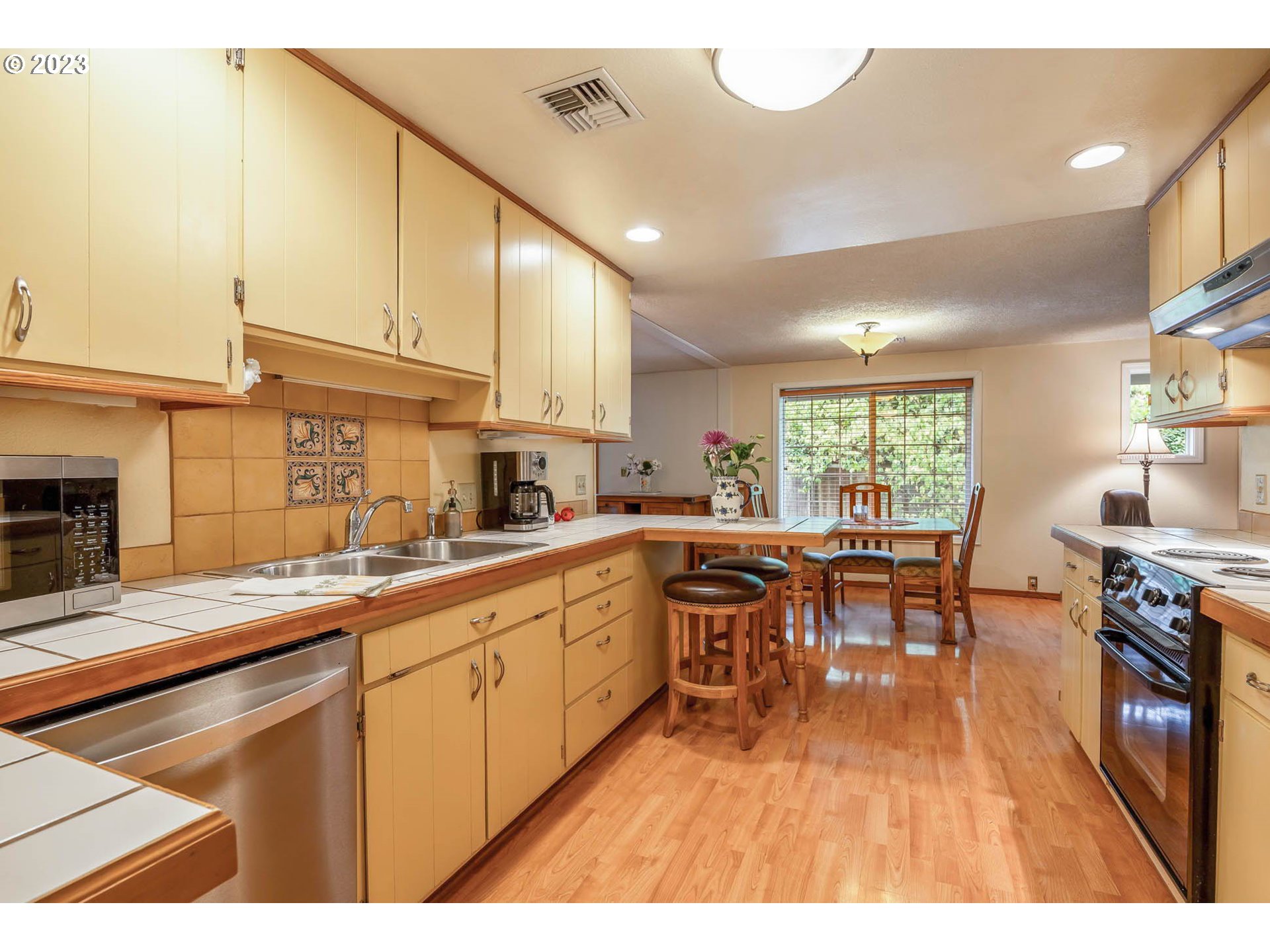 2565 Windsor Circle East Eugene, OR 97405 - Photo 8 of 38 a kitchen with stainless steel appliances granite countertop sink stove top oven and cabinets