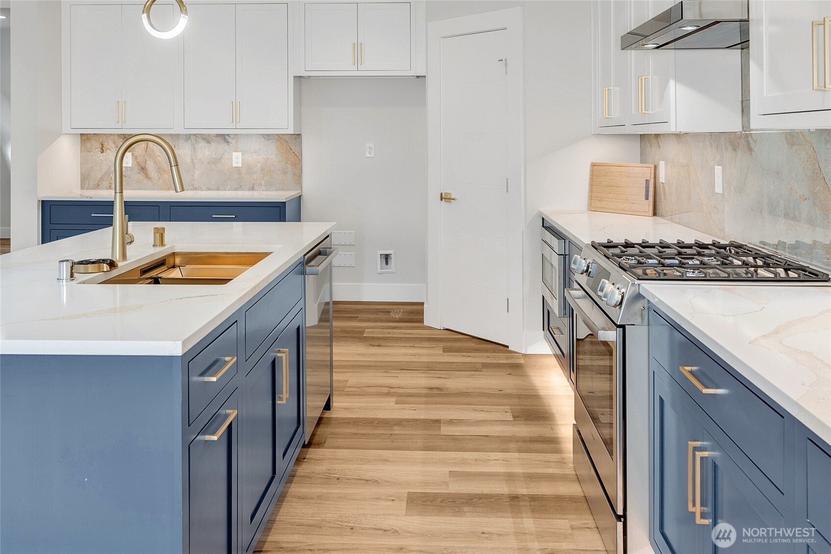 21408 39th Drive Southeast, Unit B Bothell, WA 98021 - Photo 30 of 34 a kitchen with granite countertop a sink and a stove
