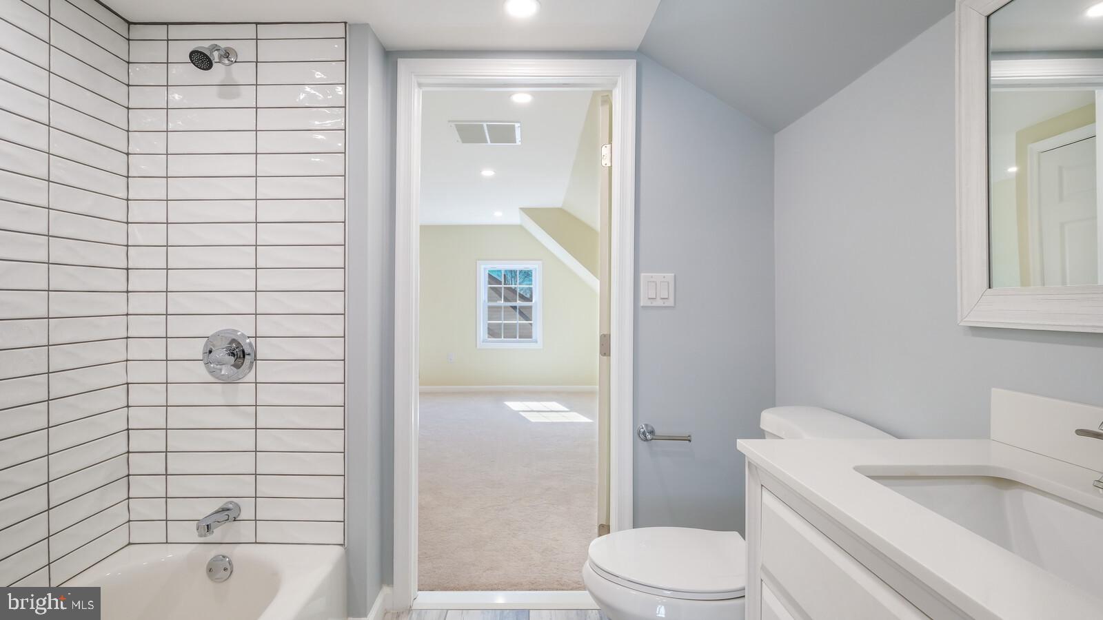 9319 Andover Road Philadelphia, PA 19114 - Photo 6 of 31 Gallery Image 6