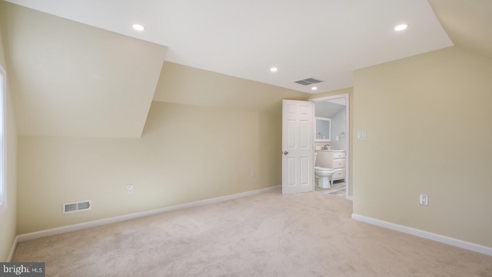 9319 Andover Road Philadelphia, PA 19114 - Photo 9 of 31 Gallery Image 9