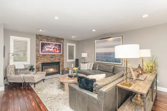 $899,000 | 14011 Minnehaha Place, Minnetonka, MN 55391