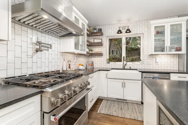 $899,000 | 14011 Minnehaha Place, Minnetonka, MN 55391