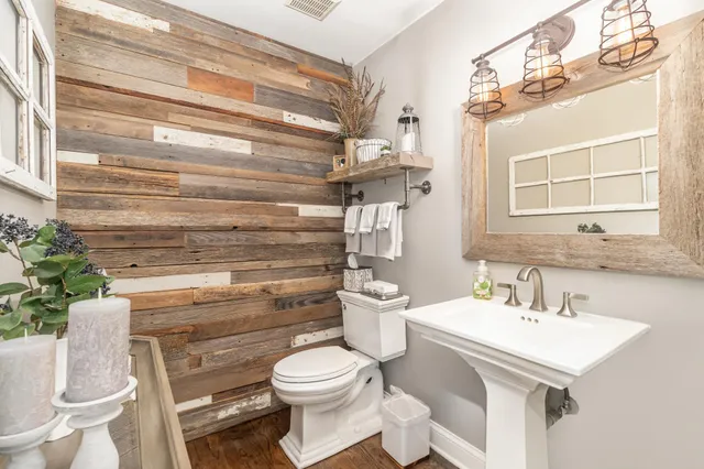 $899,000 | 14011 Minnehaha Place, Minnetonka, MN 55391